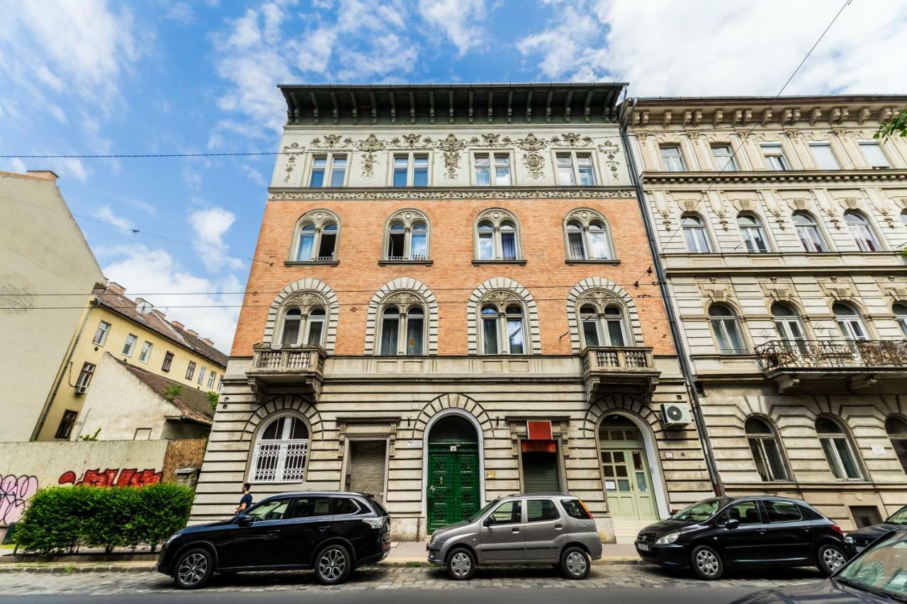Bpr Azure Desire Studio Budapest Exterior photo